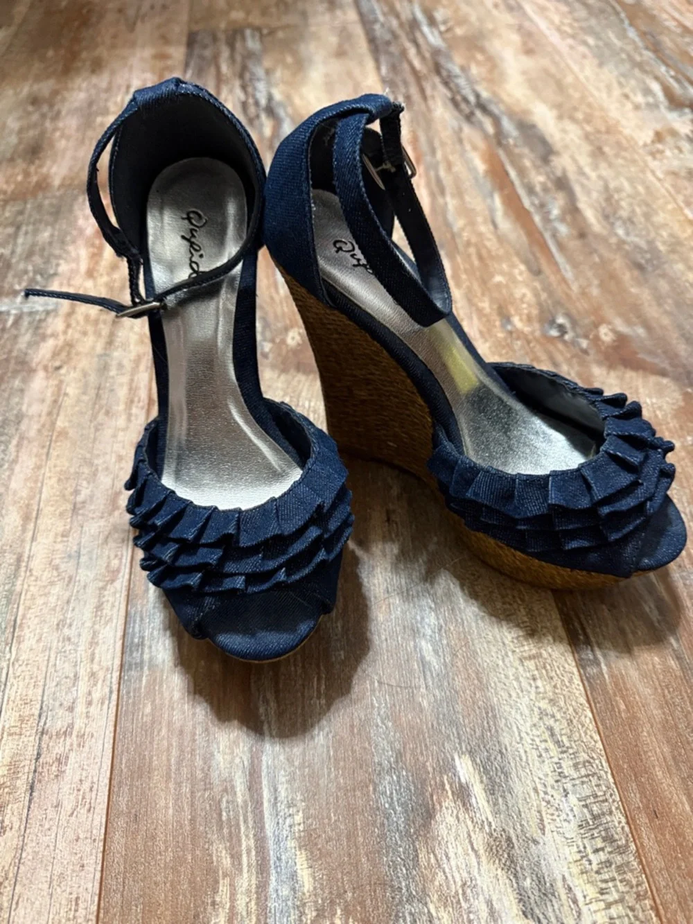 Qupid Navy Ruffle Ankle-Strap Wedge Sandals size 6